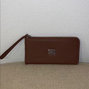 JM New York clutch/wristlet